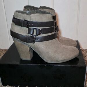Carlos by Carlos Santana size 8 ankle boots
